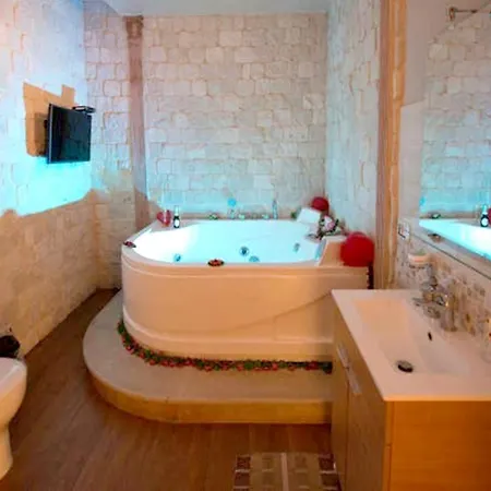 Charming House In With Jacuzzi Scicli