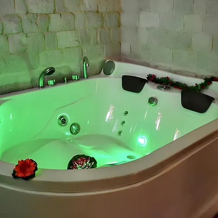 Holiday home Charming House In With Jacuzzi